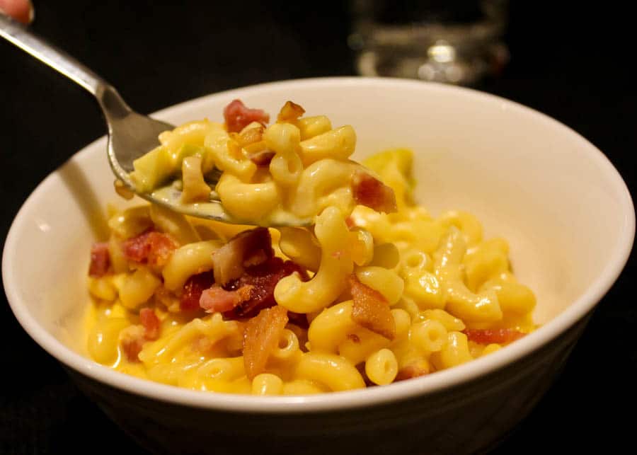 This Apple Cheddar Mac & Cheese Recipe is perfect for chilly fall nights